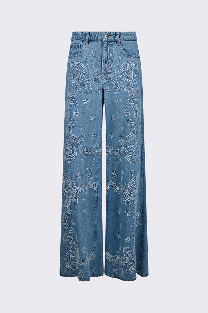 Jean à jambe large imprimé avec motif décoratif audacieux, denim souple, coupe fluide, taille régulière, idéal au quotidien.