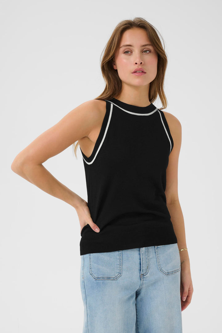 Camisole Lizza en tricot fin, style contemporain avec bordures contrastantes et emmanchures profondes.