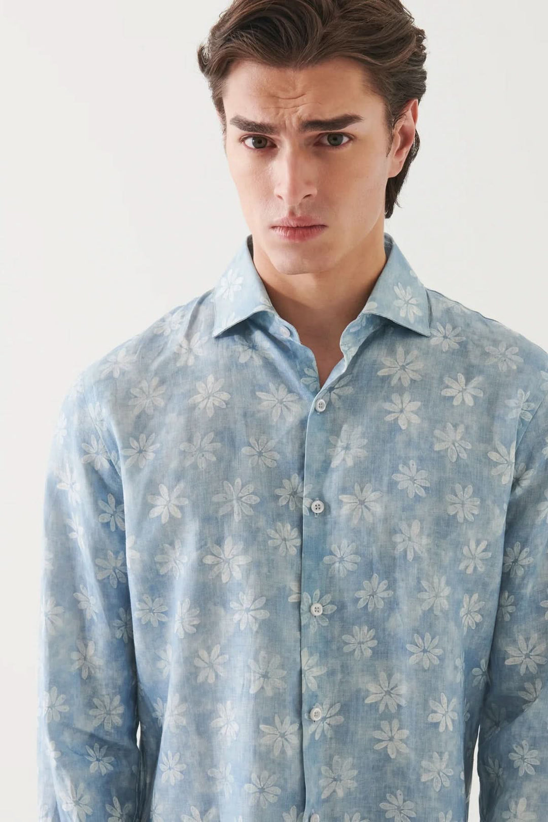 Chemise en lin à motif floral