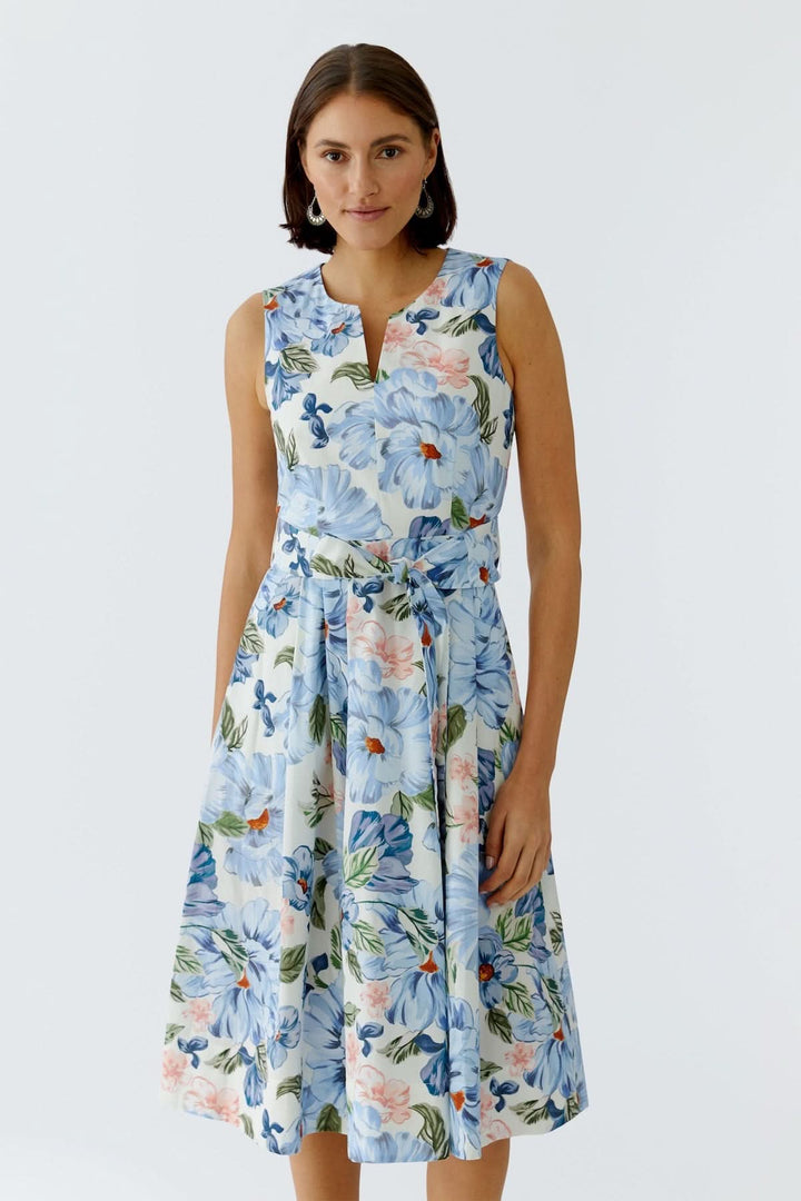 Robe cintrée à imprimé floral avec jupe évasée, encolure arrondie, idéale pour une tenue élégante ou une occasion spéciale.