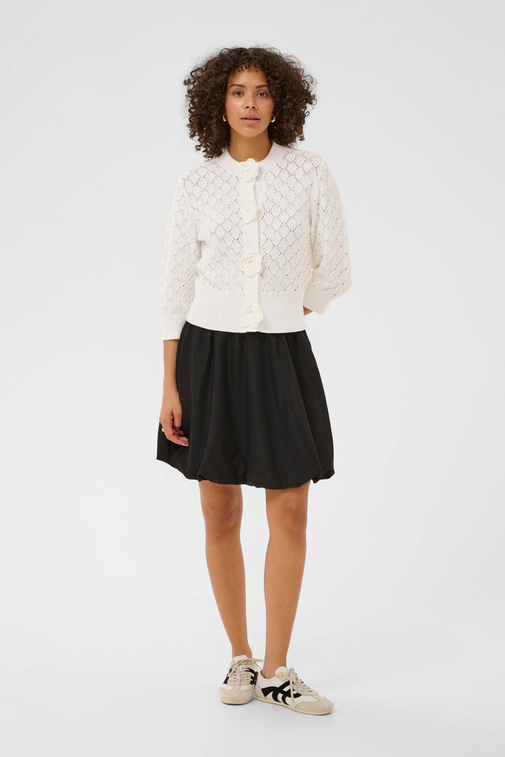 Cardigan Thathrine en tricot ajouré avec boutons floraux
