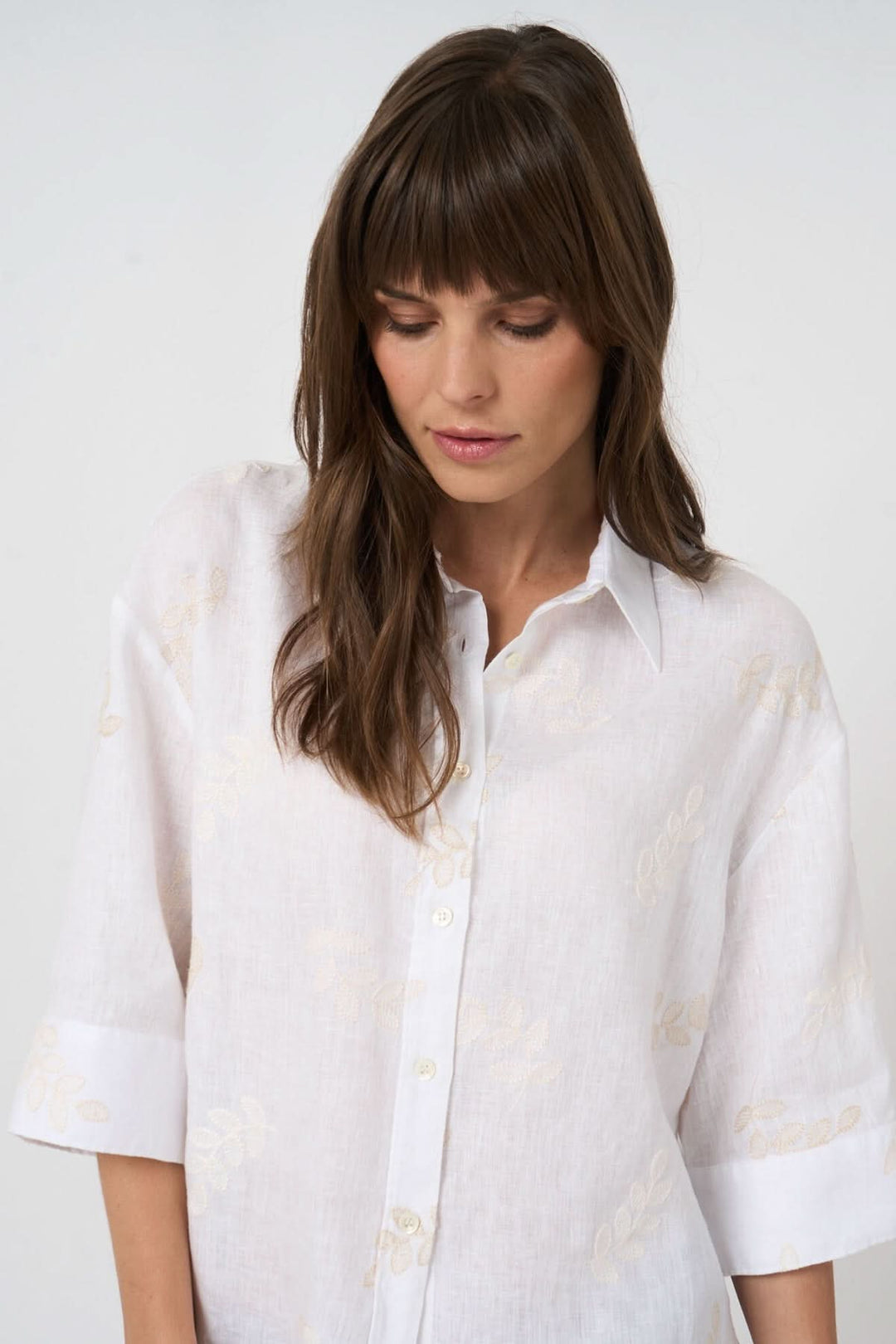 Short-sleeved embroidered shirt