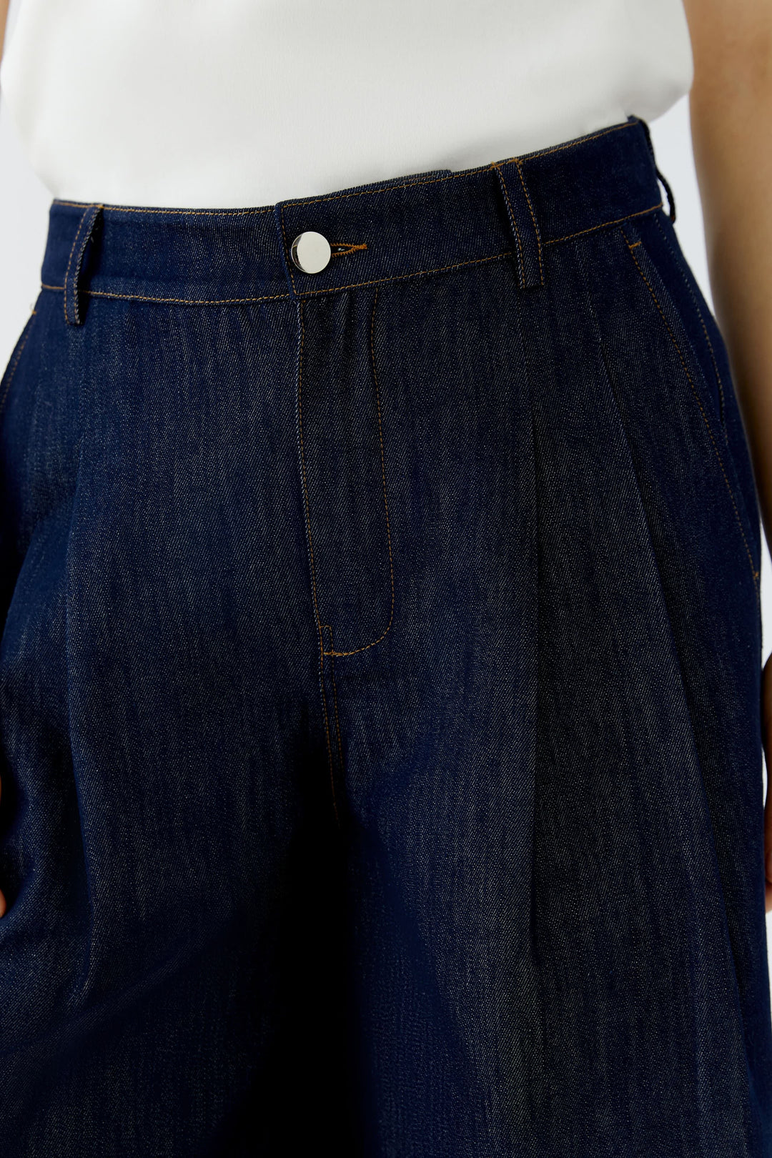 Women’s blue wide-leg denim Bermuda shorts, front view Oui