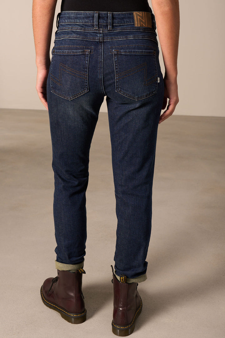 Tapered ankle jeans