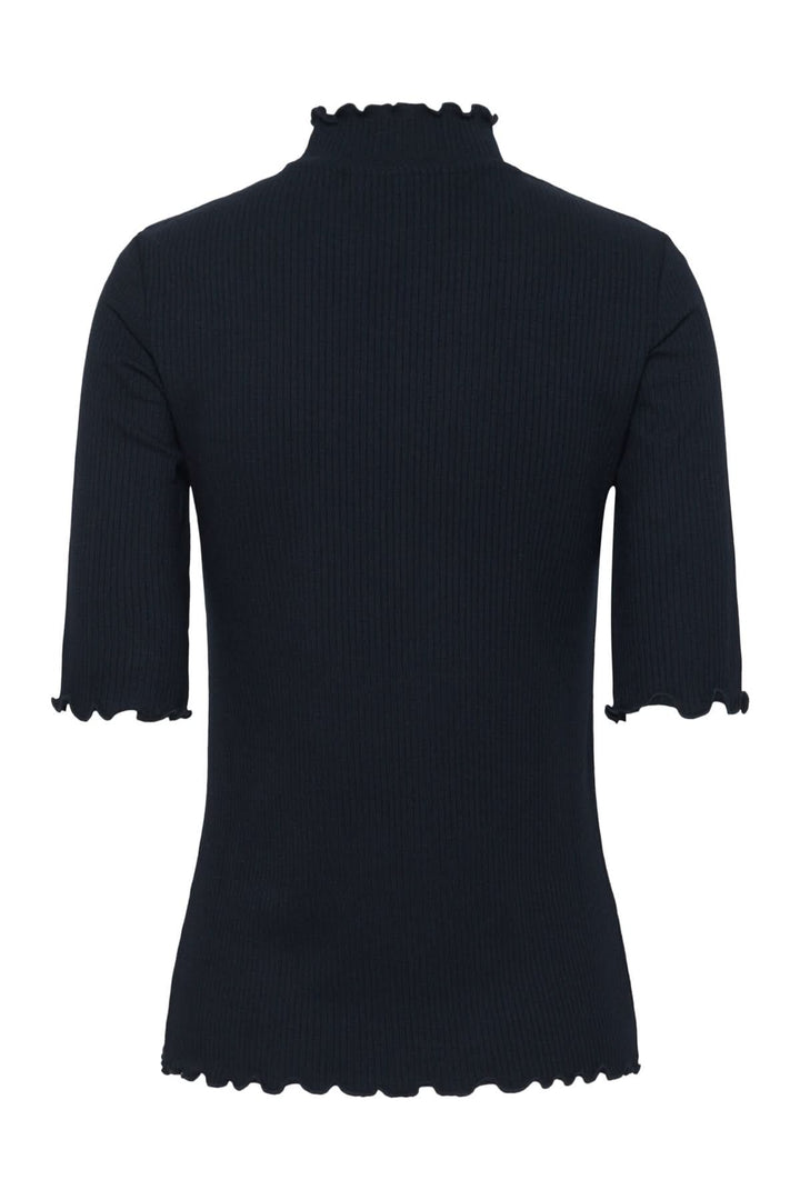 T-shirt Ribba à col montant, maille côtelée noire avec finitions festonnées, manches mi-longues. Coupe ajustée et féminine.