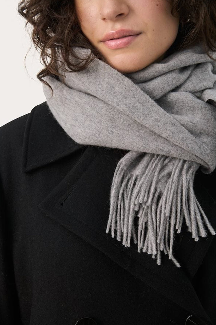 Kitha wool scarf