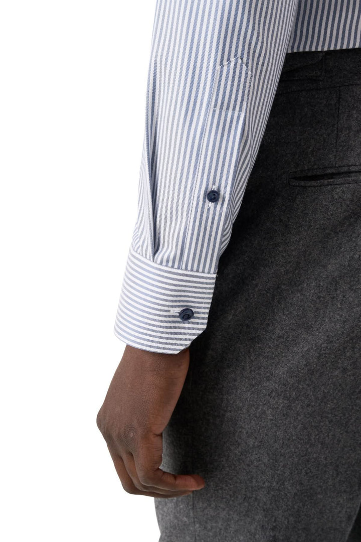 Chemise lignée élégante et intemporelle