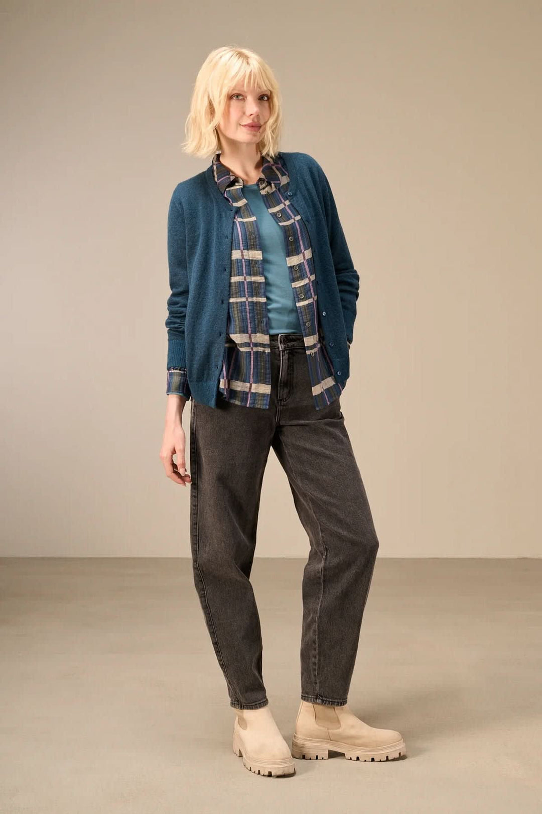 Blouse à carreaux vue de face pour femme Nile