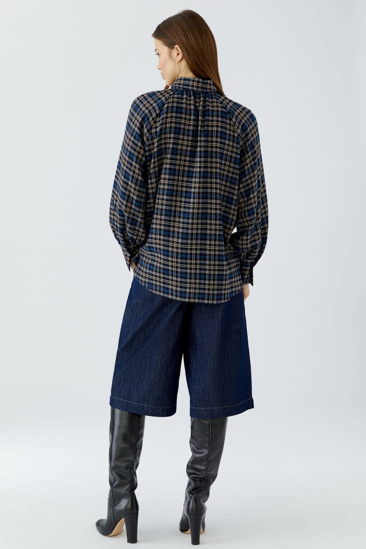 Blouse à carreaux avec col lavallière vue de face pour femme Oui
