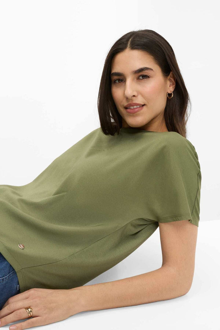Vue de face blouse fluide Brax pour femme blanche à pois noirs - Valérie Simon