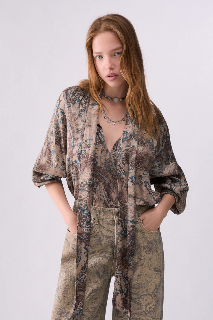 Blouse imprimée à liens vue de face pour femme liujo