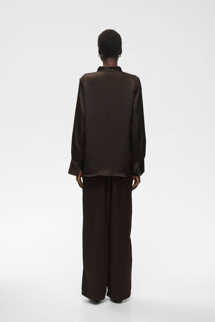 Blouse satinée à encolure en V vue de face pour femme Inwear