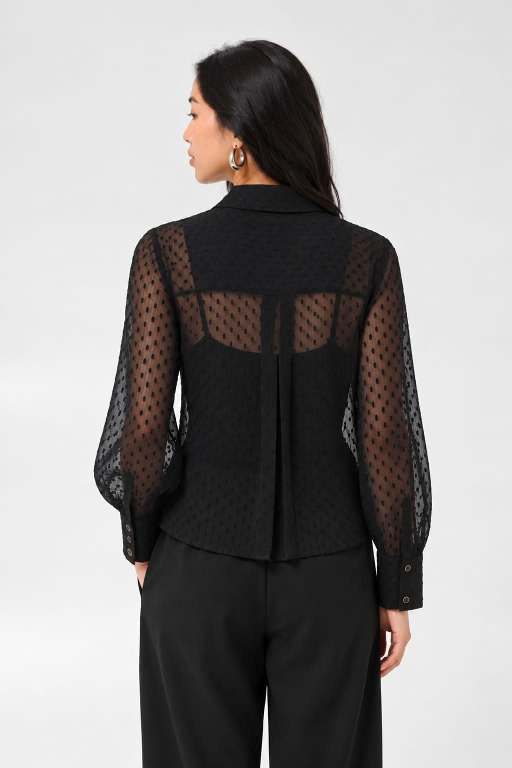 Blouse Vanora beige à pois texturés et volants vue de face pour femme Part Two