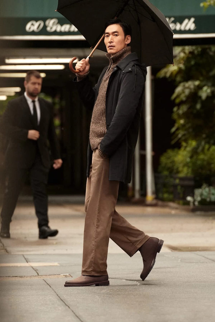 Bottes Chukka en cuir marron à lacets vue de côté pour homme Cole Haan