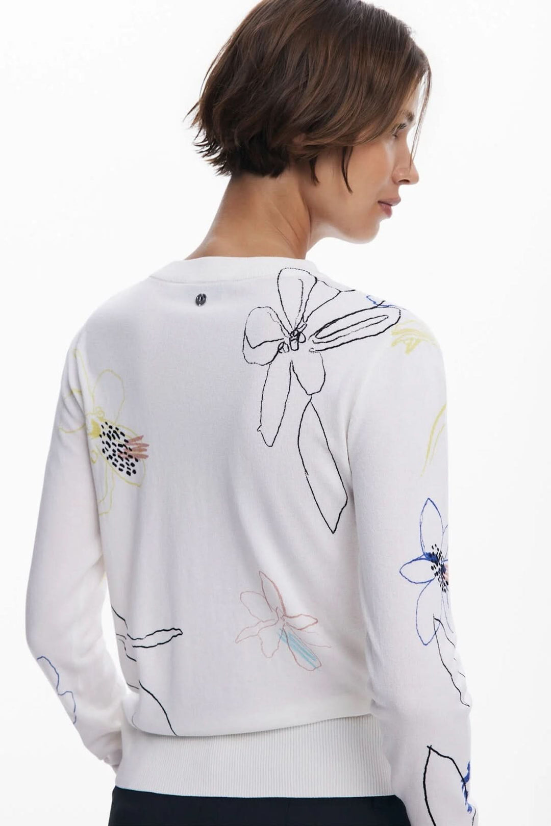Chandail léger à col rond avec motif floral dessiné à la main, vue arrière.