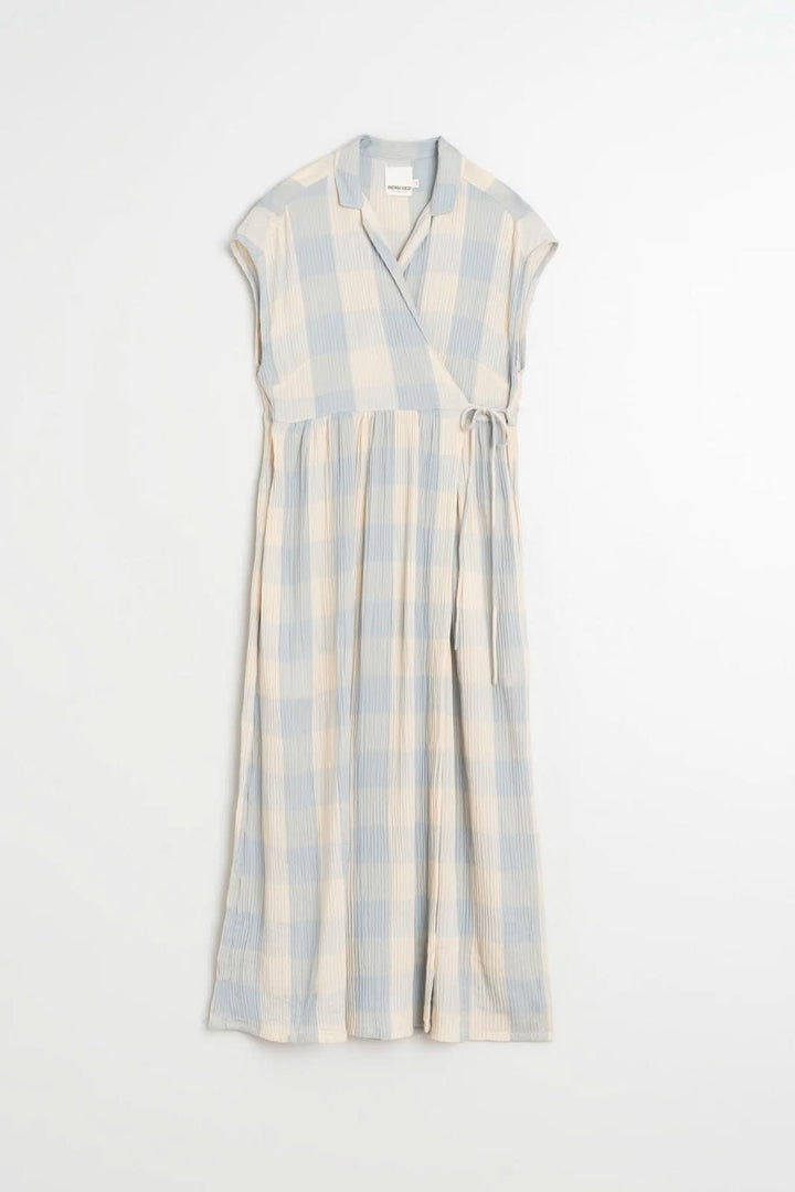 Long wrap dress with a checkered pattern