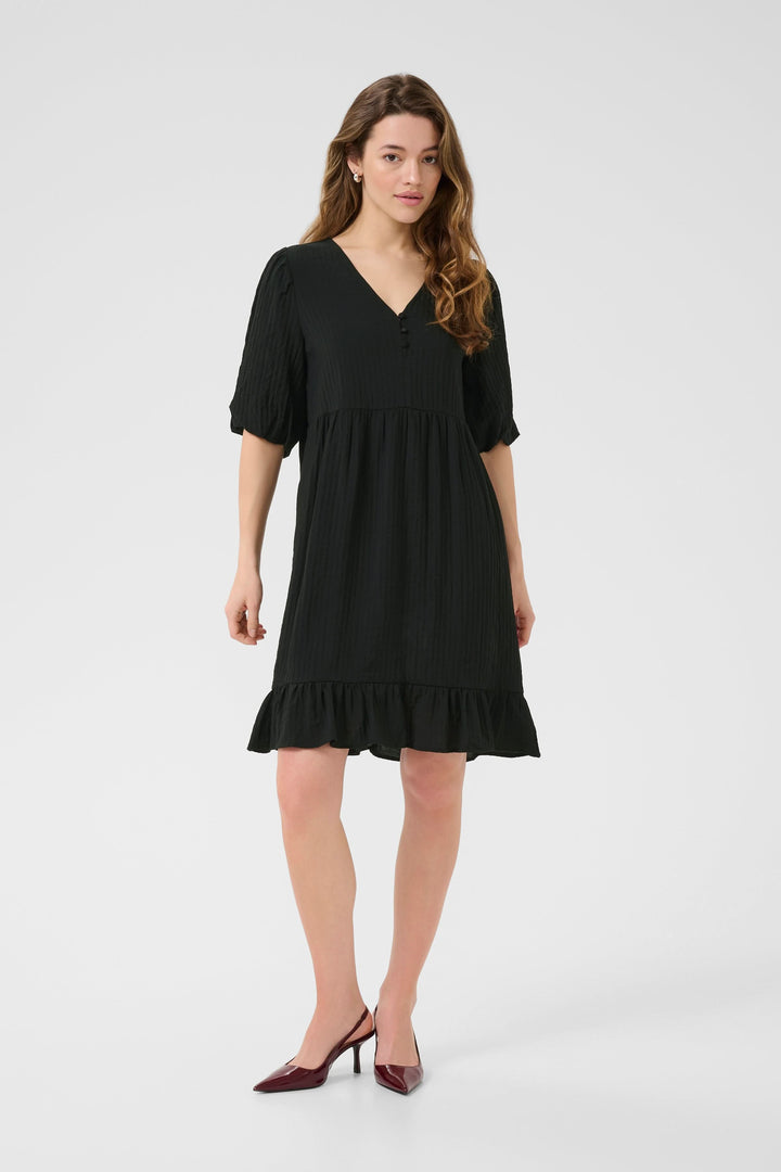 Robe courte Lianna en mousseline noire, encolure en V et manches bouffantes, parfaite pour l'été.