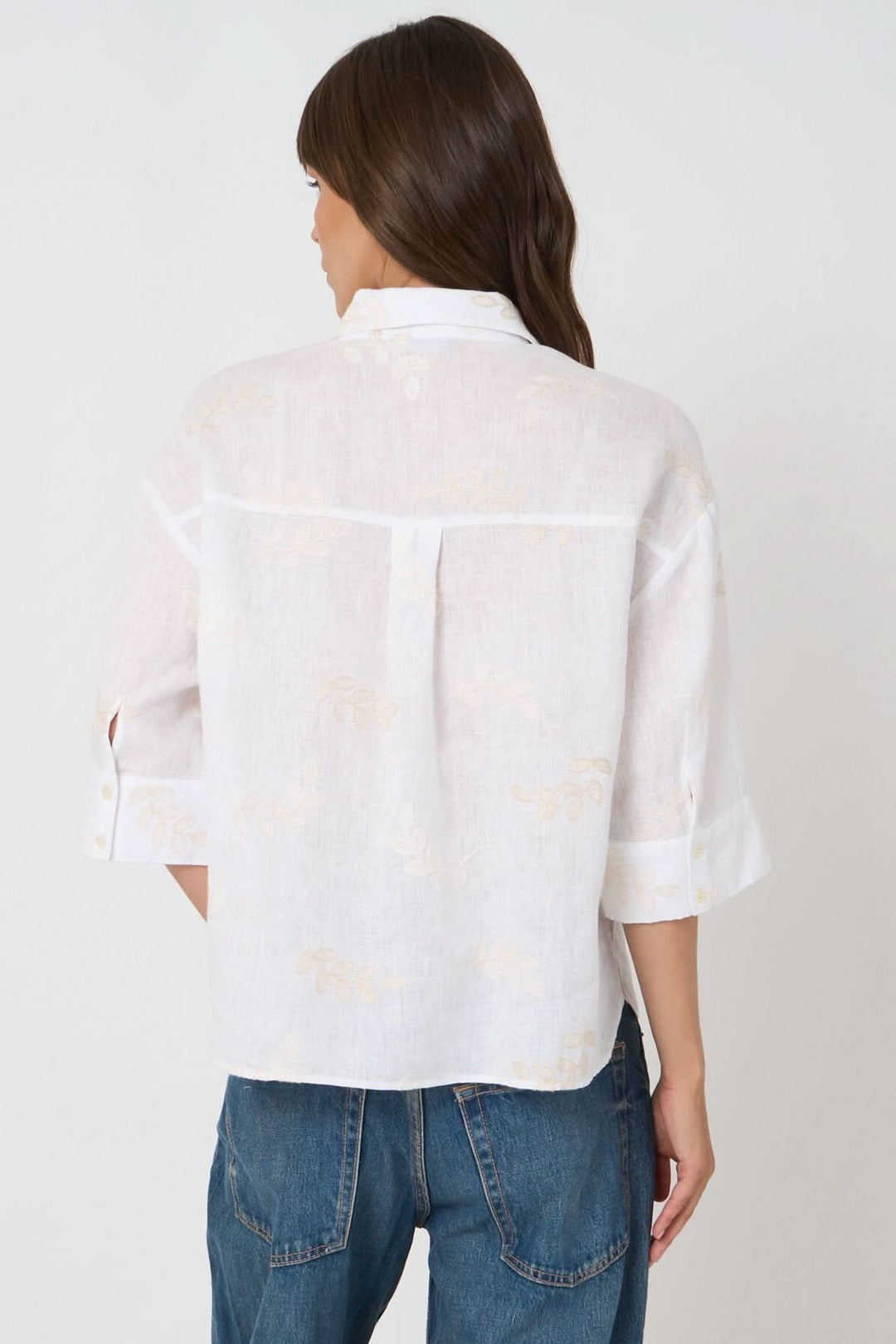 Short-sleeved embroidered shirt