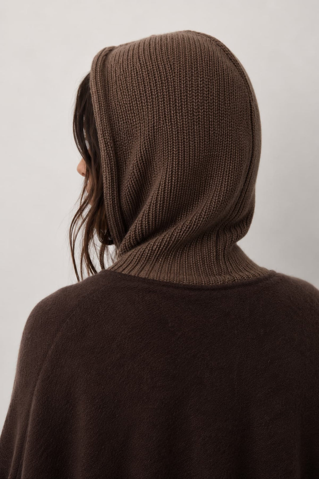 Capuchon Gustave en tricot côtelé à fermeture éclair vue de face pour femme Not Shy