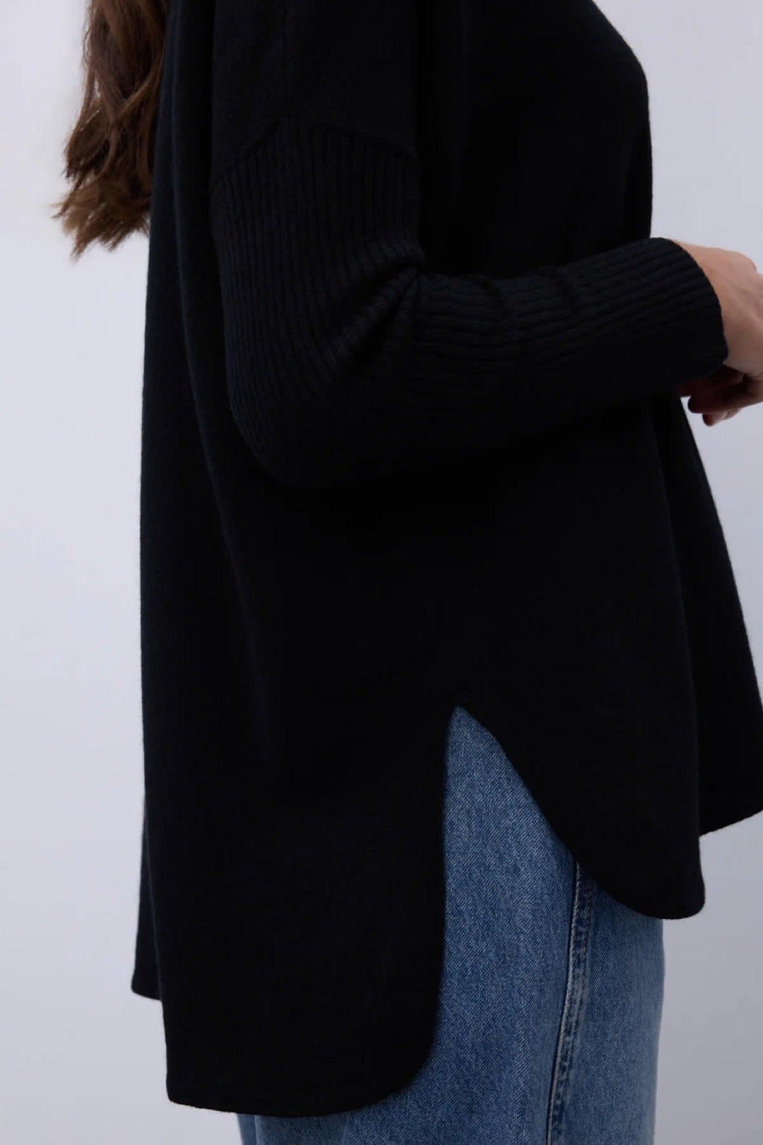 Cardigan Alicia ample à col en V vue de face pour femme Not Shy