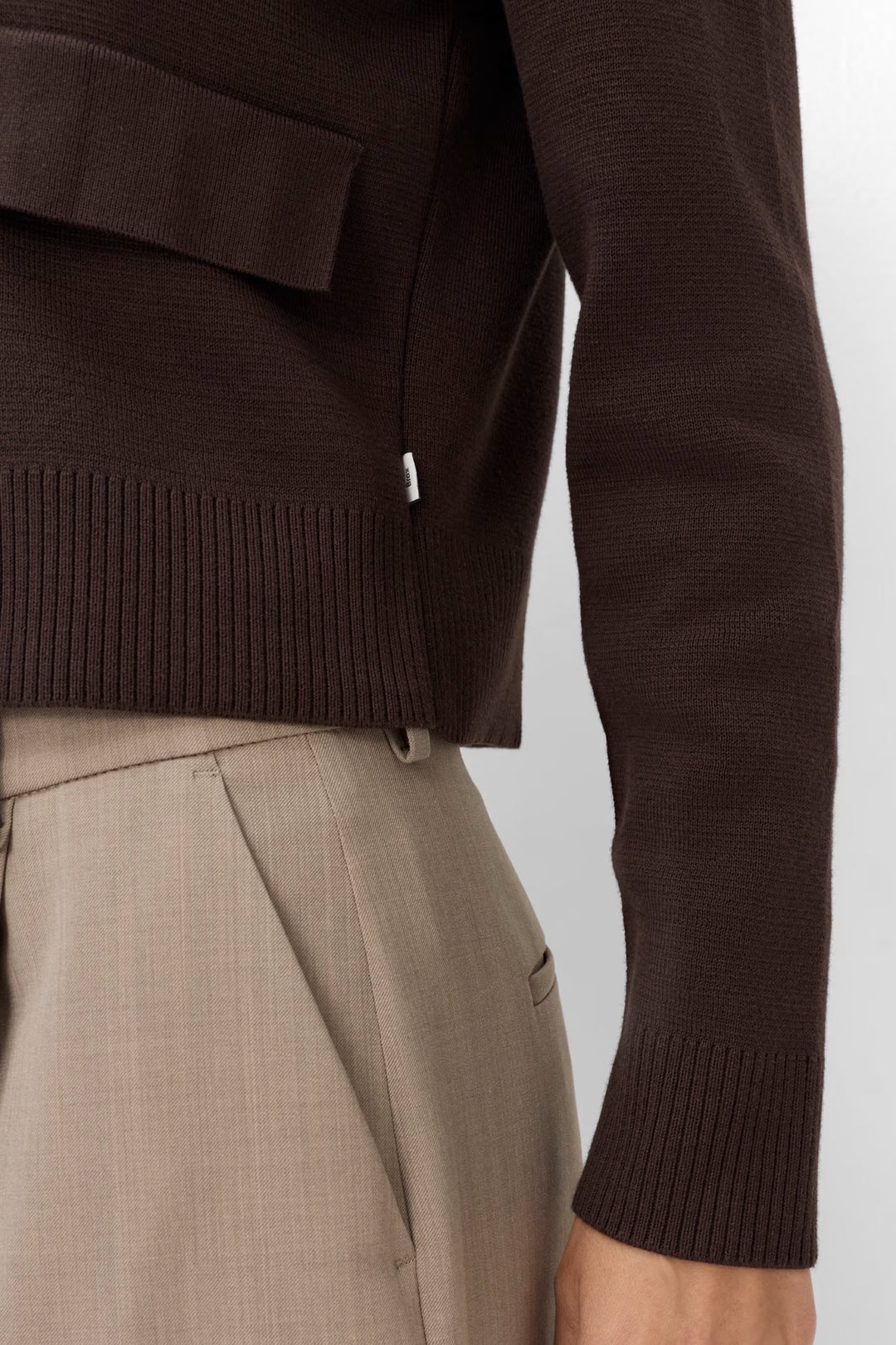 Cardigan Anni structuré à double boutonnage vue de face pour femme Brax