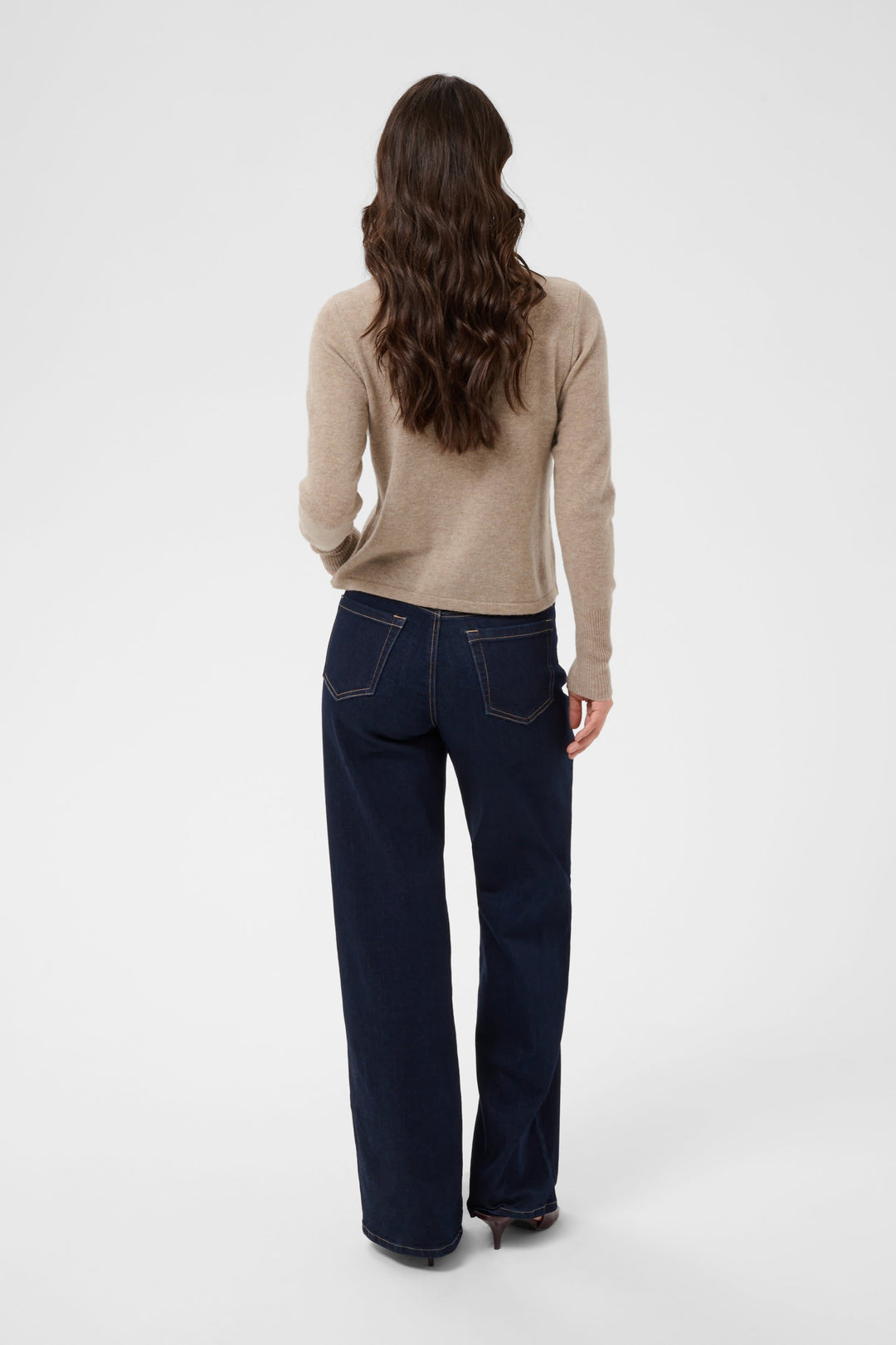 Cardigan Cashie en tricot à col rond vue de face pour femme Kaffe
