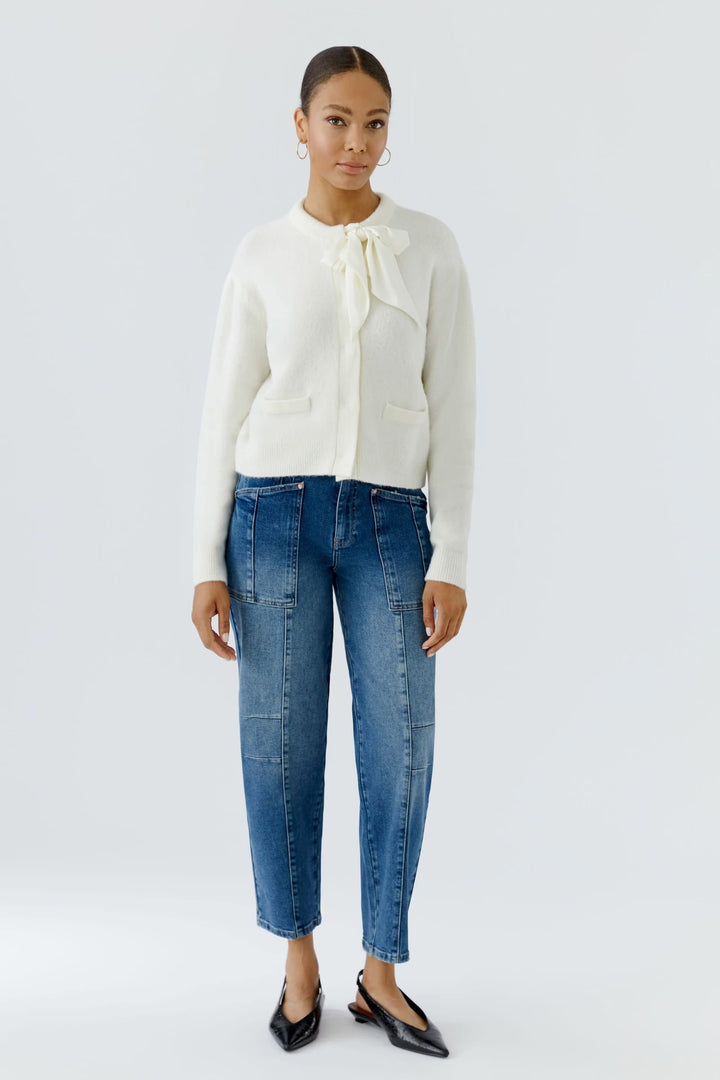 Vue de face cardigan bleu avec nœud Oui pour femme - Valérie Simon