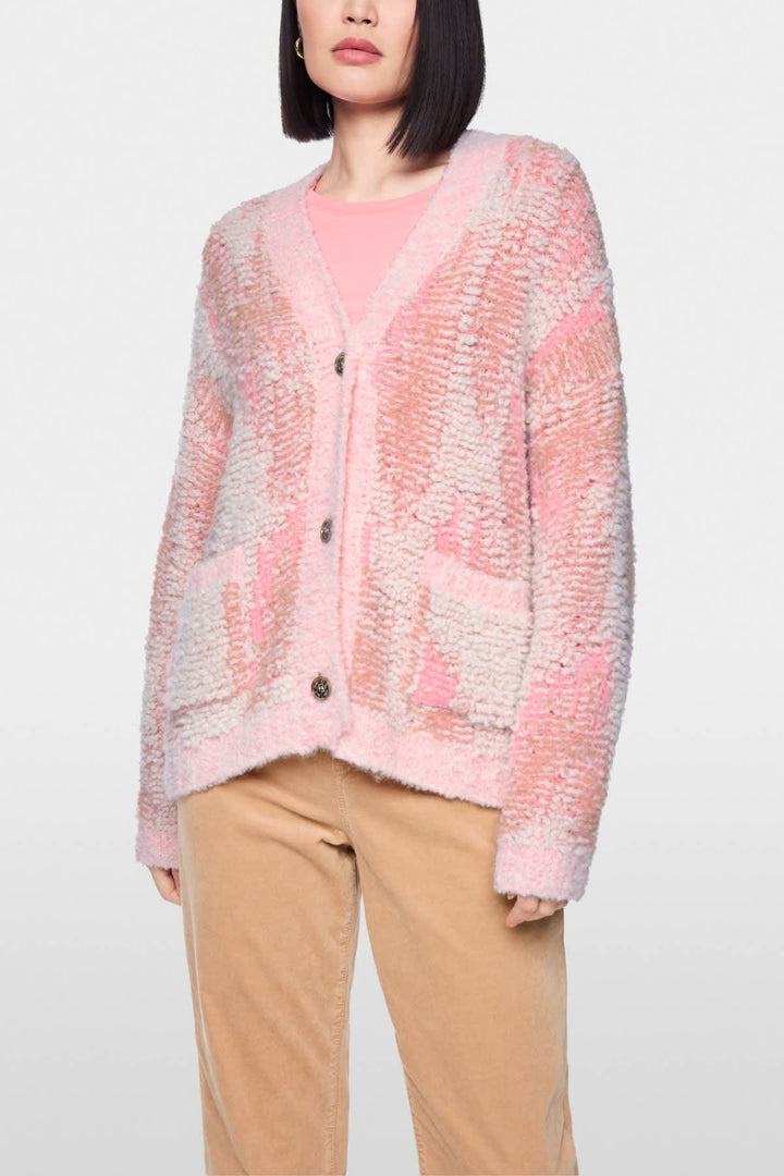 Cardigan en tricot bouclé à boutons vue de face pour femme Marc Cain