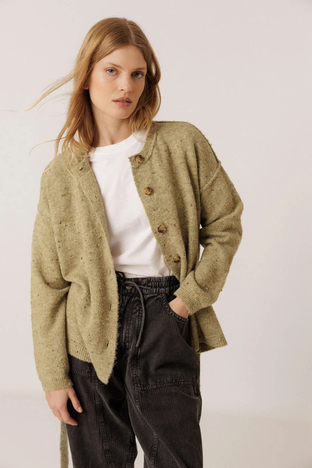Cardigan en tricot moucheté avec ceinture à nouer pour femme Indi & cold