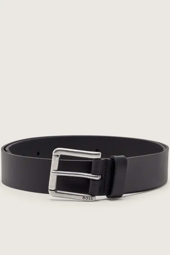 Vue de face ceinture en cuir noir boucle carrée Hugo Boss pour homme - Valérie Simon