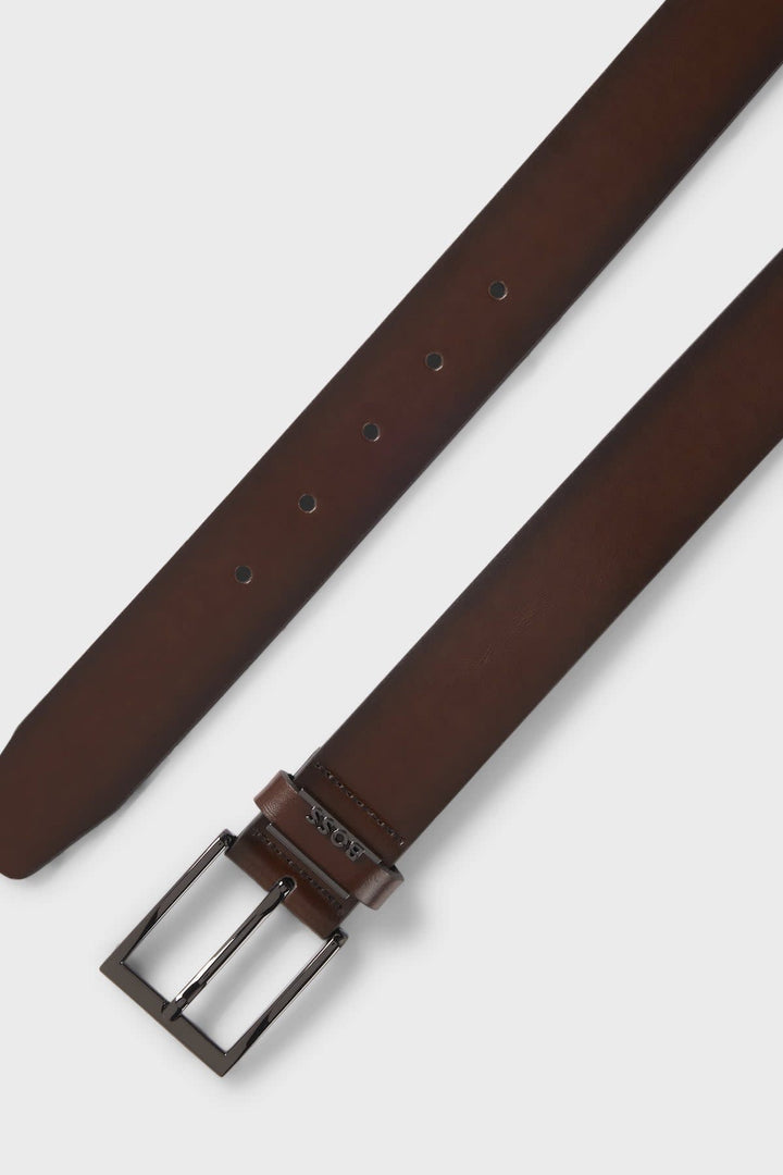 Vue de face ceinture en cuir marron à boucle moderne Hugo Boss pour homme - Valérie Simon
