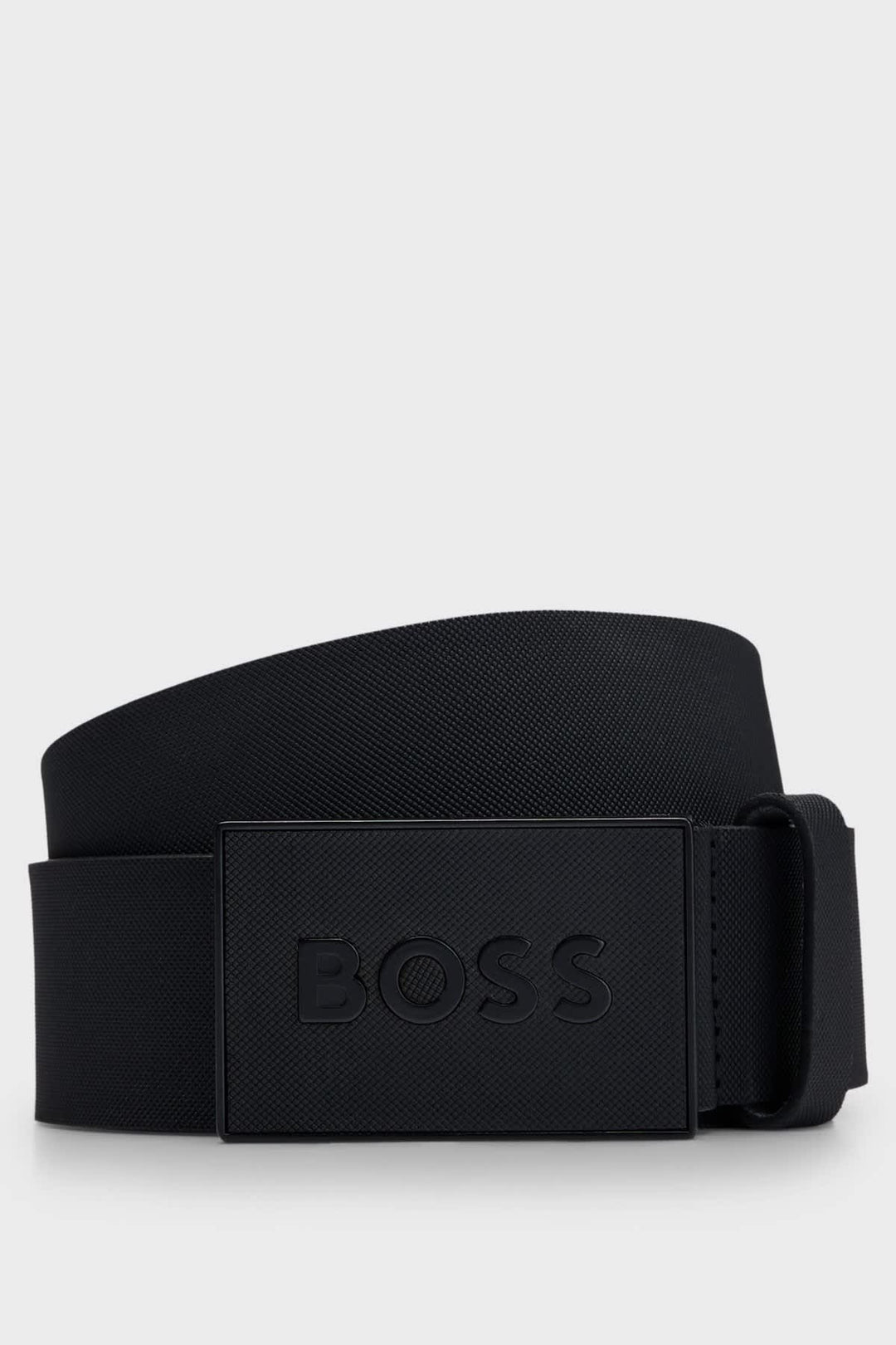 Vue de côté ceinture en cuir noir Hugo Boss pour homme - Valérie Simon