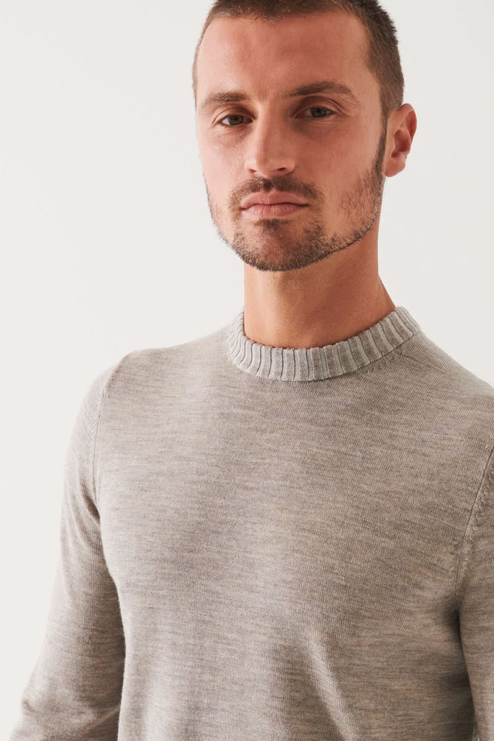 Chandail à col rond en laine mérinos vue de face pour homme Patrick Assaraf