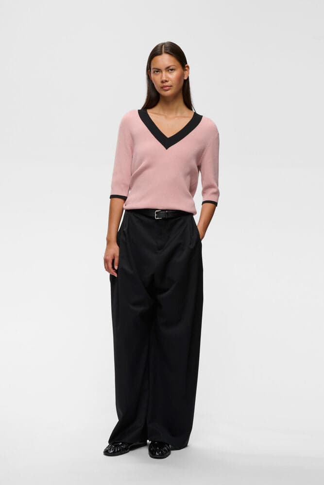 Vue de face chandail à col V contrastant Inwear pour femme noir et blanc - Valérie Simon