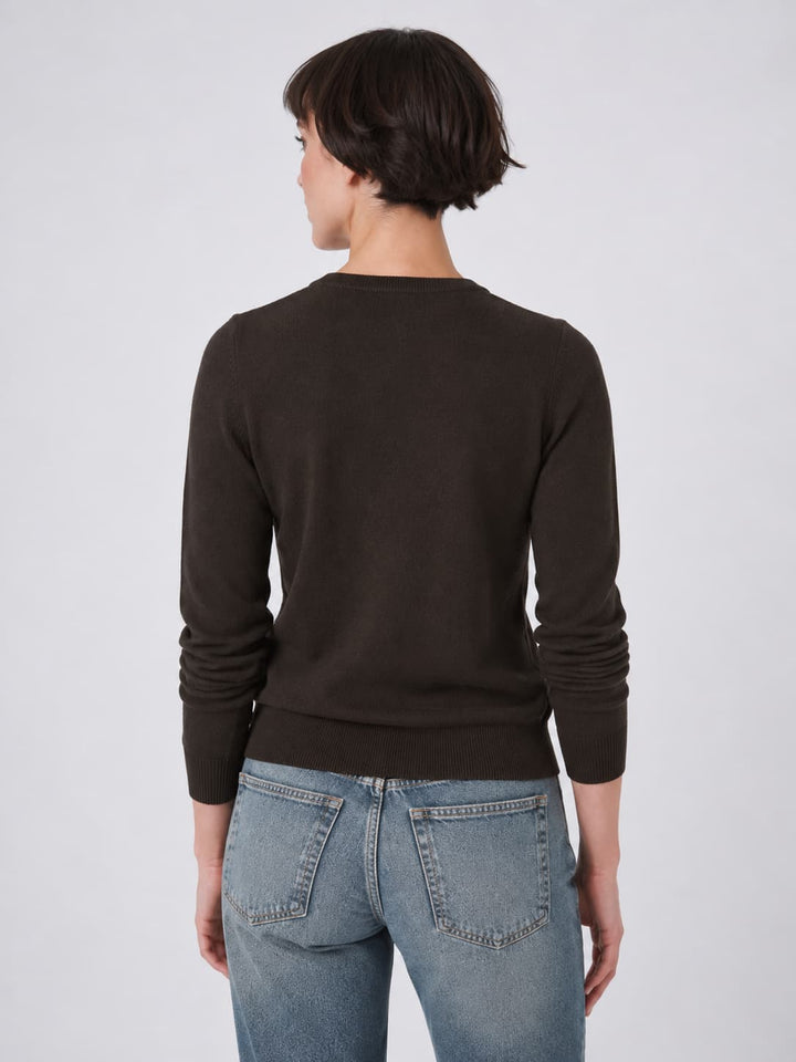 Chandail en cachemire biologique à col rond vue de face pour femme Repeat Cashmere