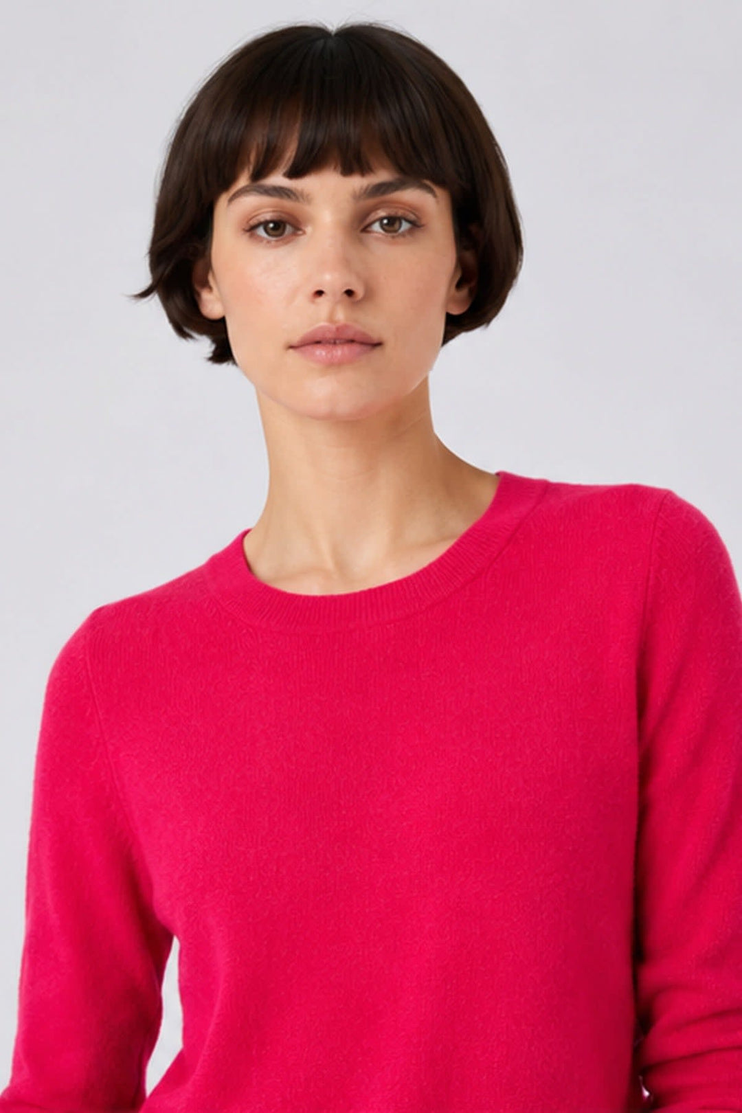 Chandail en cachemire biologique à col rond vue de face pour femme Repeat Cashmere