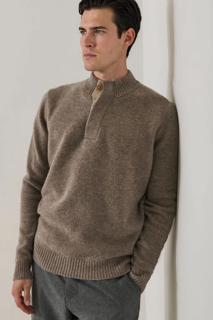 Chandail en laine d’agneau superfine à col montant boutonné vue de face pour homme Patrick Assaraf