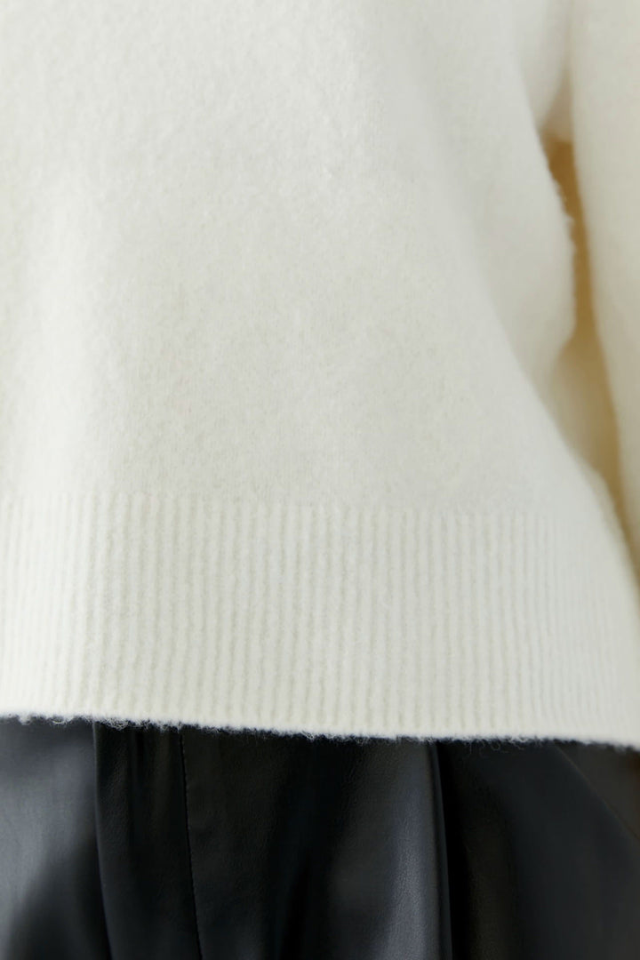 Vue de face chandail en maille Oui pour femme beige avec manches trois-quarts - Valérie Simon