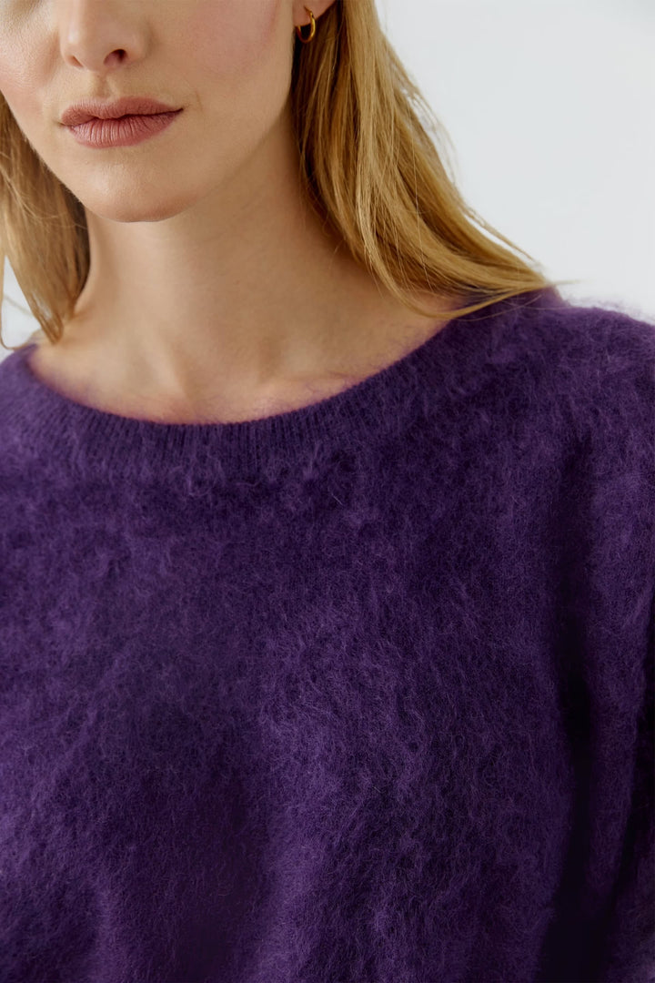 Vue portée chandail en maille duveteuse Oui pour femme, couleur crème avec détails texturés - Valérie Simon