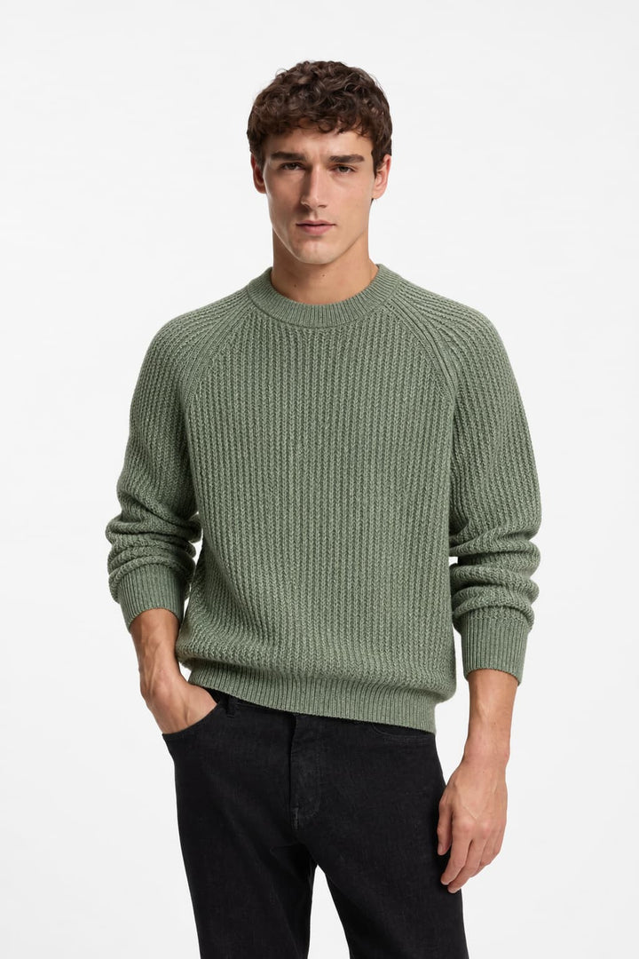 Chandail en tricot à col rond vue de face pour homme Hugo Boss