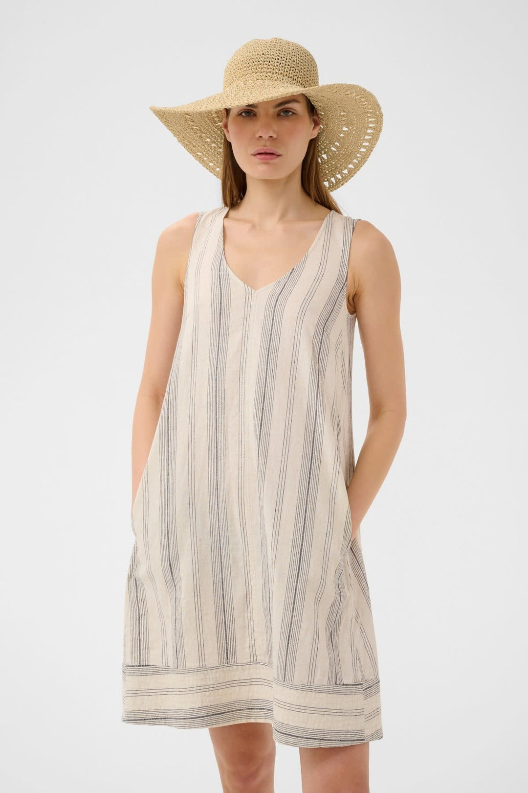 Vue de côté chapeau de paille PAWL pour femme beige avec ruban noir - Valérie Simon