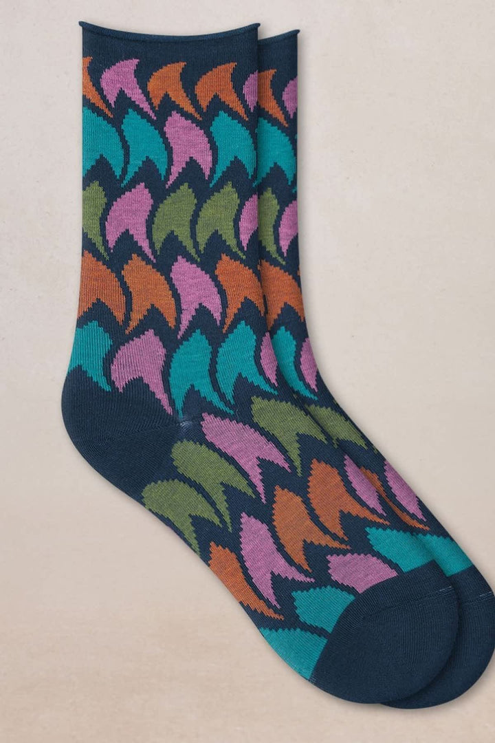 Chaussettes à motif plumes ondulées vue de face pour femme Bleuforêt