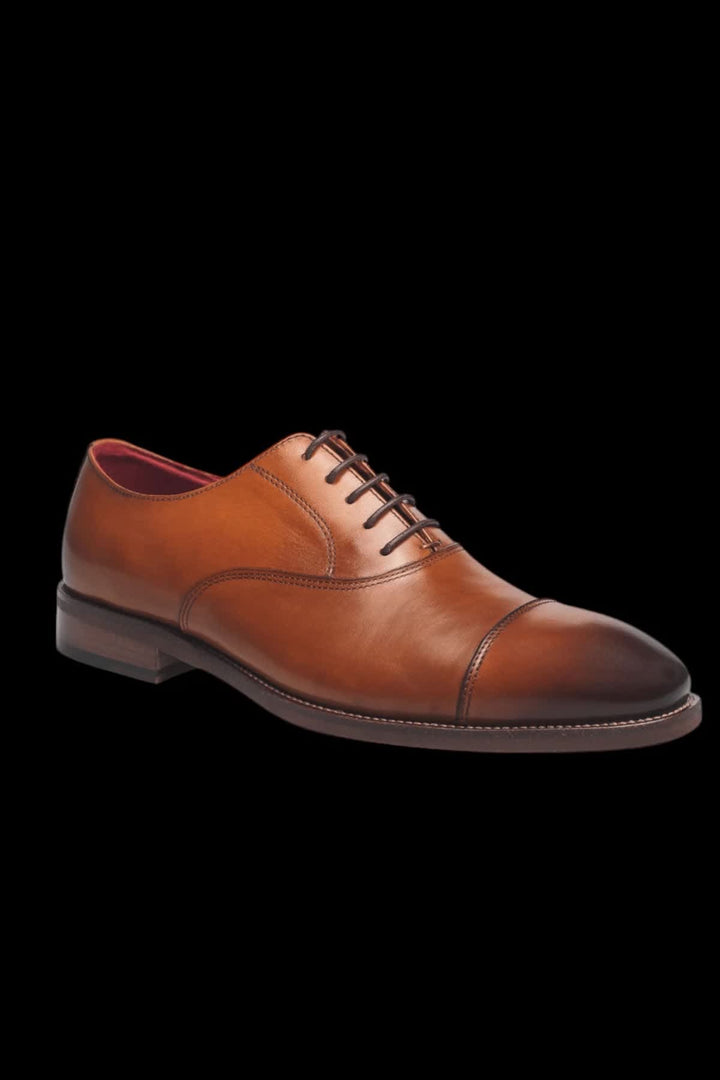 Vue latérale chaussure en cuir noir Au noir pour homme avec lacets décoratifs - Valérie Simon