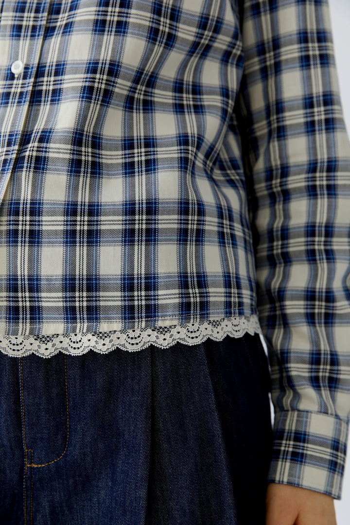 Chemise à carreaux avec bordure en dentelle vue de face pour femme Oui
