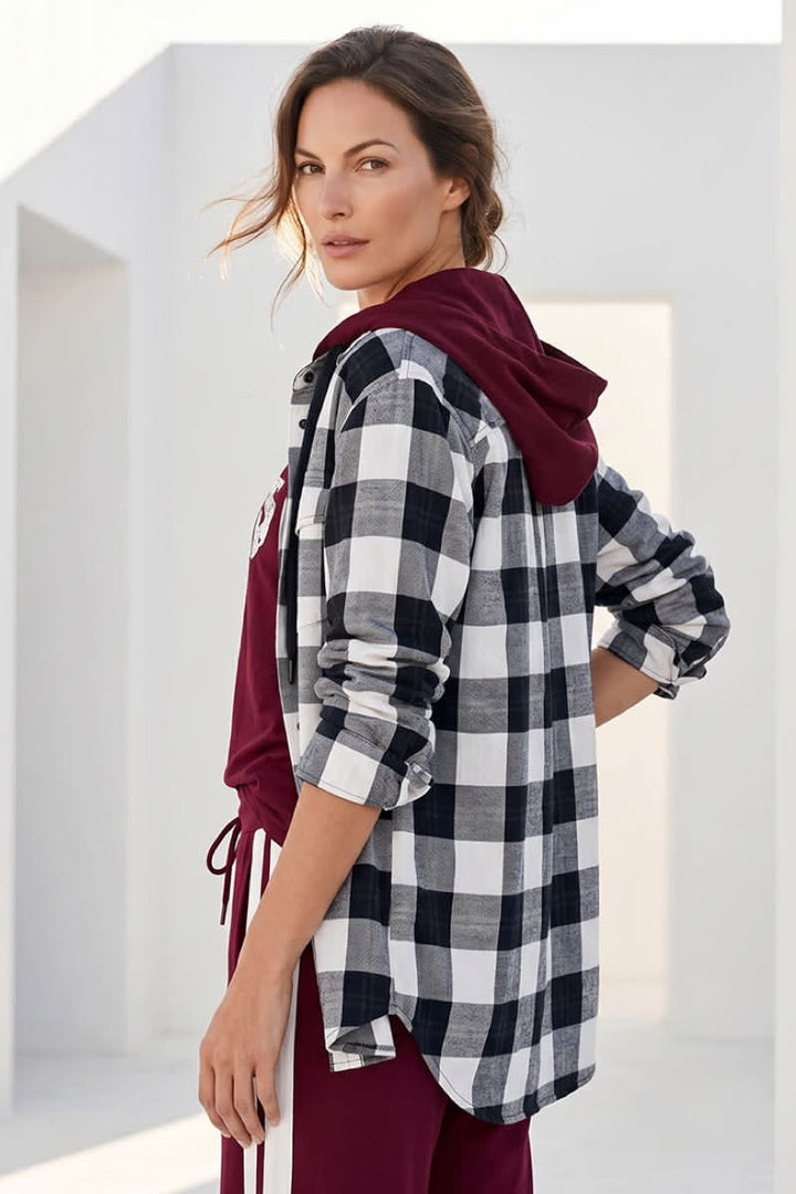 Chemise à carreaux avec capuchon vue de face pour femme kennys
