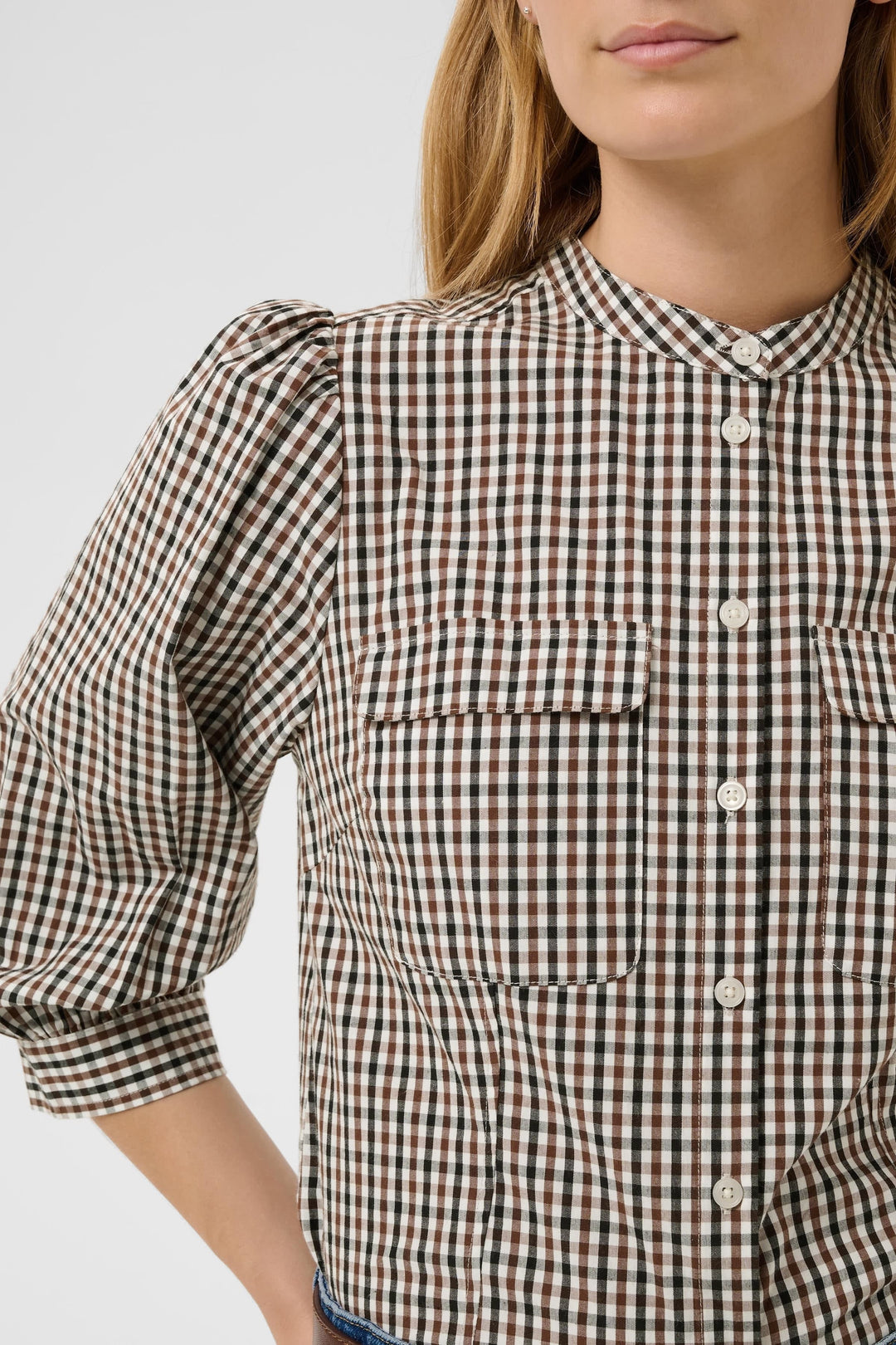 Chemise à carreaux à manches bouffantes vue de face pour femme Part Two