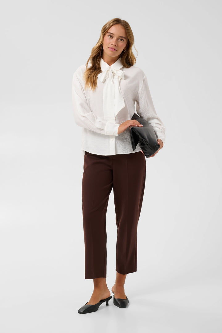 Chemise à col noué Gilda vue de face pour femme Kaffe