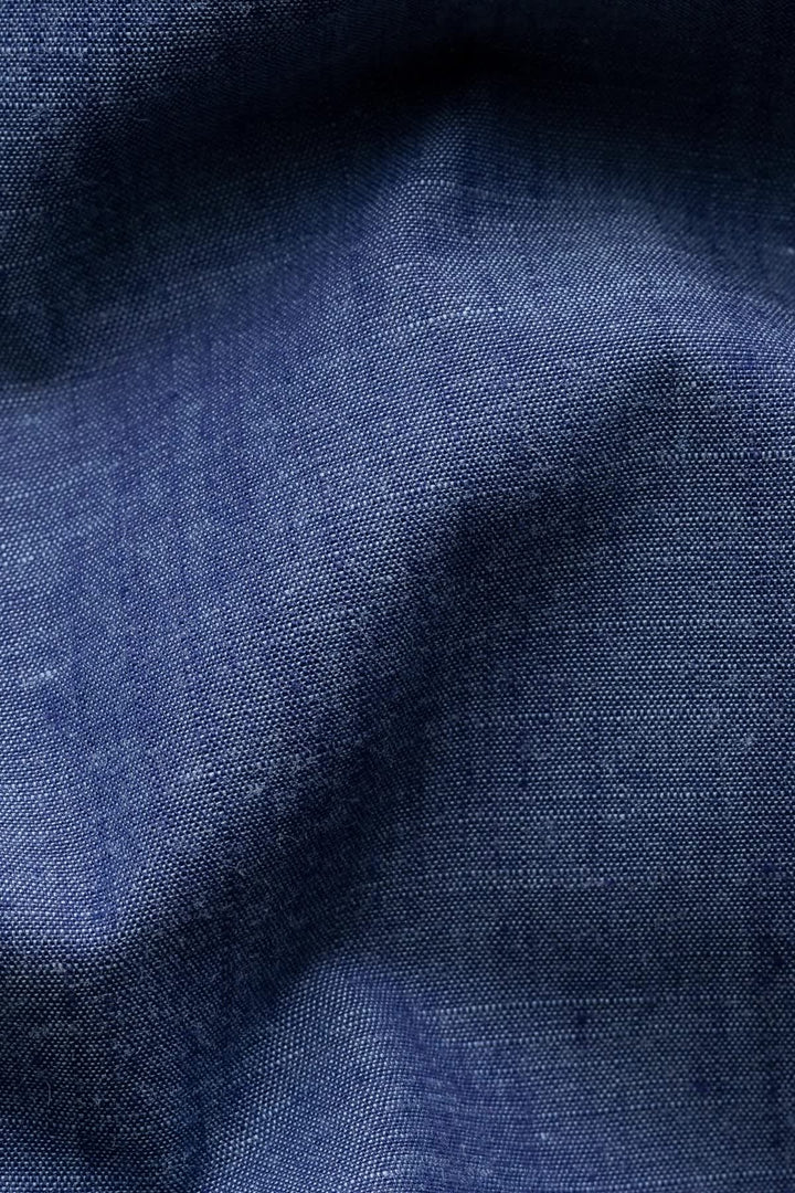 Vue de face chemise chambray Eton pour homme bleu clair poches poitrine - Valérie Simon