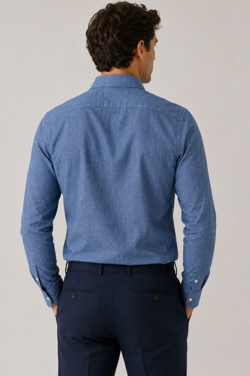 Vue avant chemise Eton en lin pour homme bleue avec manches longues - Valérie Simon