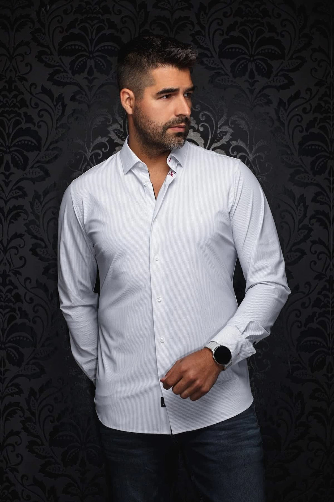Vue de front chemise sport texturée Au noir pour homme grise, détails raffinés - Valérie Simon